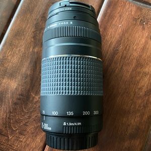Canon Zoom Lens EF 75-300mm 1:4-5.6 III